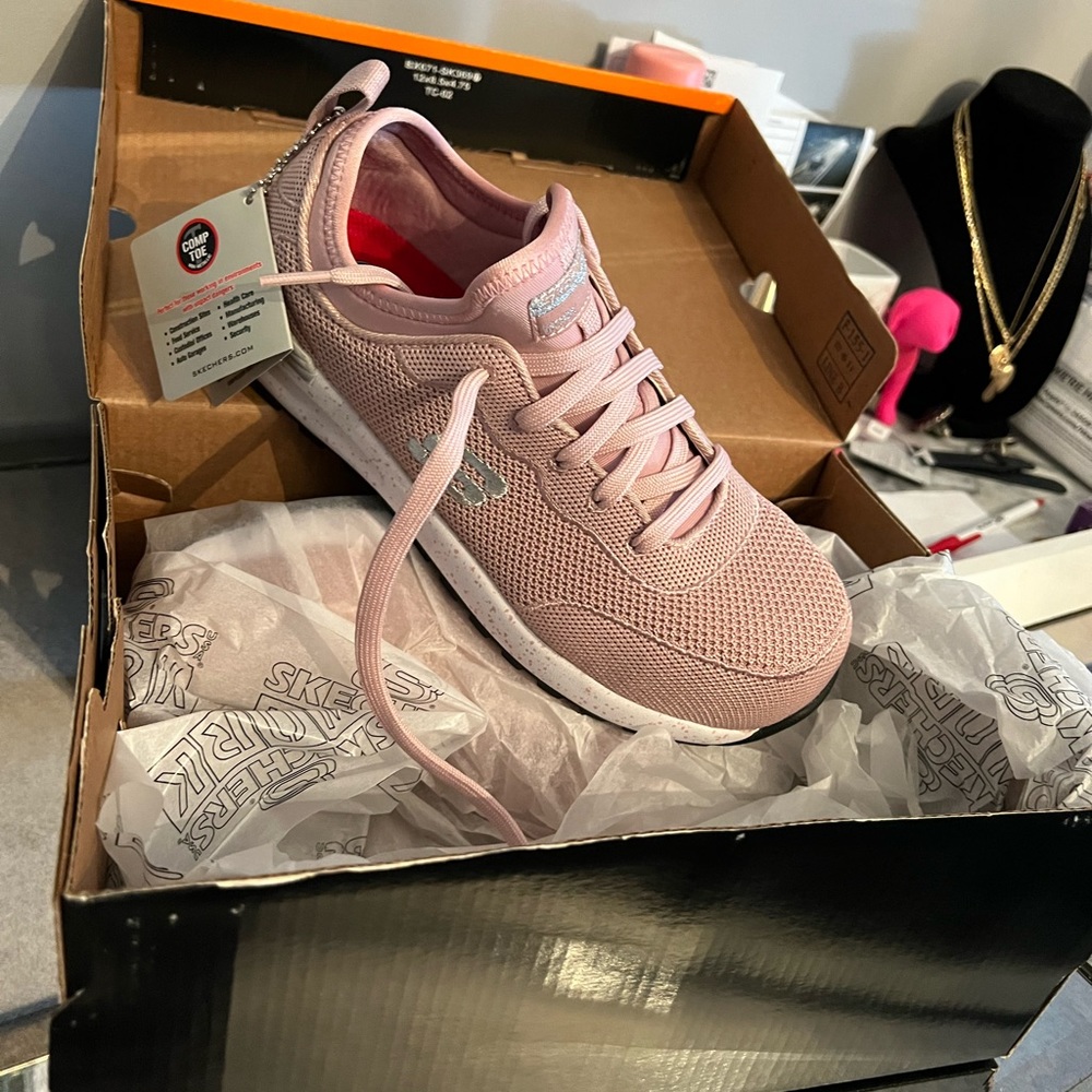 New ‼️ Steel toe Sketchers women size 6.5